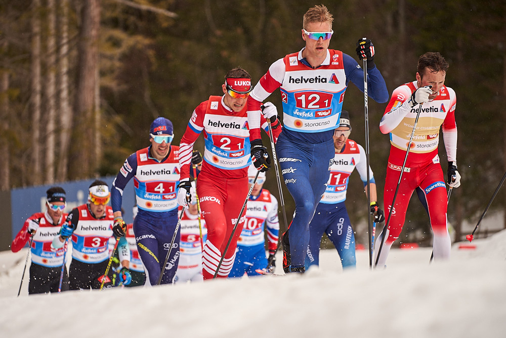 Лыжный спринт мужчины сегодня. Лыжные гонки 2022. Лыжники гонщики. Лыжники России. Спринт лыжных гонок.
